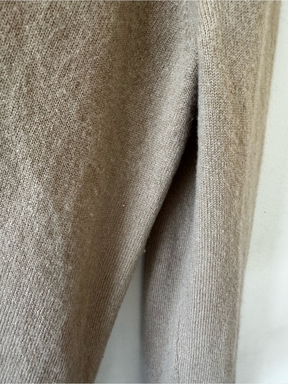 Vince Weekend Casual Cashmere Women’s V-Neck Sweater in Camel, Small - Picture 16 of 16